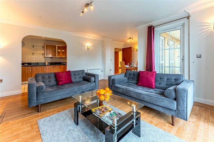 3 Bedroom Flat To Rent In Riverside House, Fobney Street, Reading, Berkshire, RG1