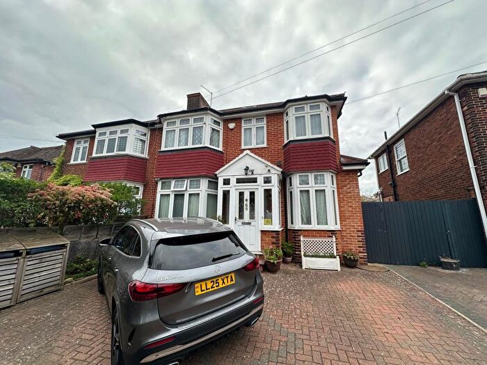 1 Bedroom Flat To Rent In Fountains Crescent, Southgate, N14