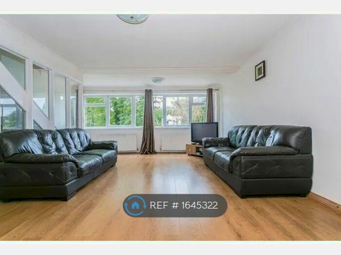 4 Bedroom Terraced House To Rent In Chichele Gardens, Croydon, CR0