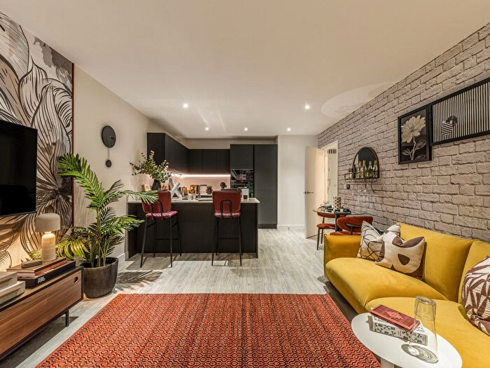 1 Bedroom Flat For Sale In Kent Avenue, Dagenham, RM9