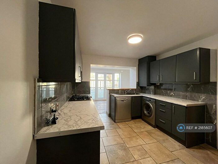 3 Bedroom Semi-Detached House To Rent In Truleigh Drive, Portslade, Brighton, BN41