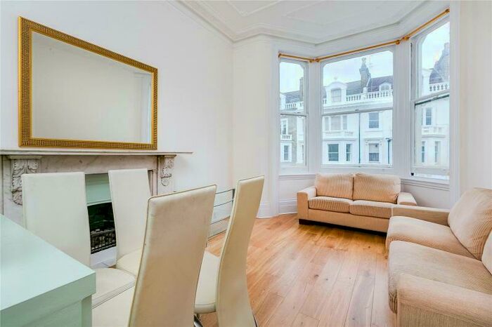 2 Bedroom Apartment To Rent In Coleherne Road, Earls Court, London, SW10