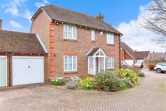 4 Bedroom Link Detached House For Sale In Hop Pocket Close, Sissinghurst, Cranbrook, Kent, TN17