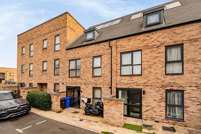 4 Bedroom Terraced House To Rent In Sutton Road, Harrow, HA2