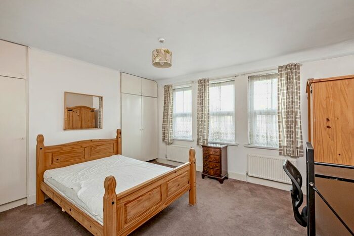 3 Bedroom Flat To Rent In Wandsworth High Street, London, SW18