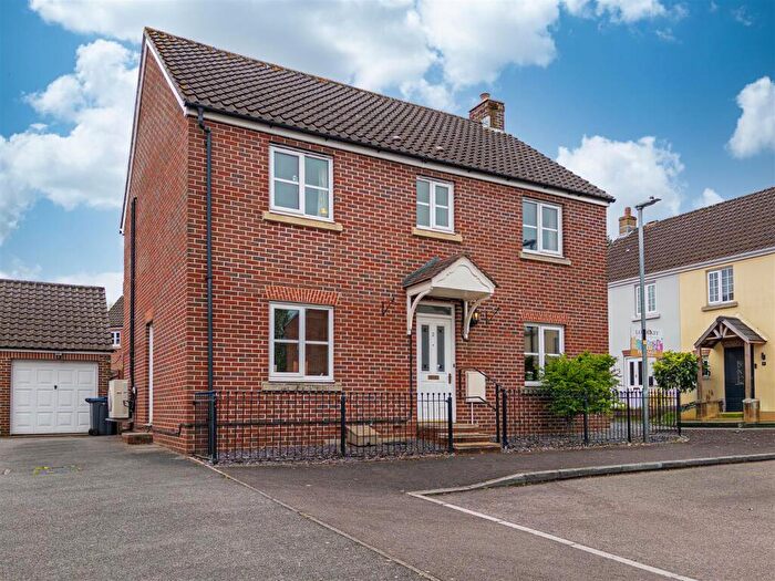 4 Bedroom Detached House For Sale In Dakota Close, Melksham, SN12