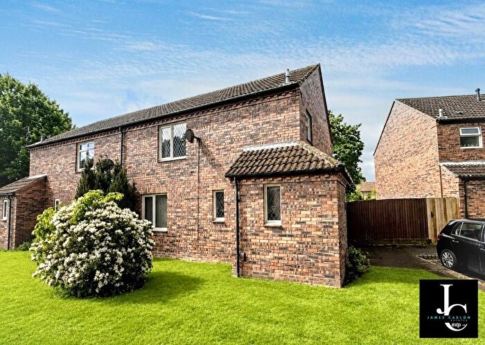 3 Bedroom Semi-Detached House For Sale In Span Meadow, Telford, TF5