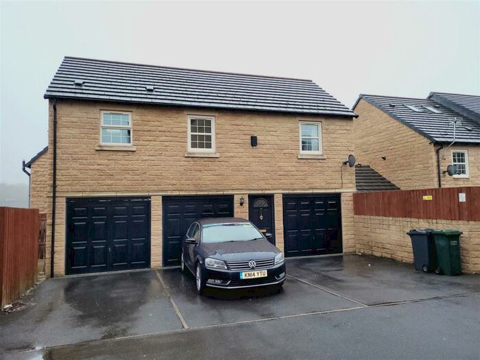 2 Bedroom Maisonette To Rent In Norfolk Avenue, Ferndale, Huddersfield, HD2