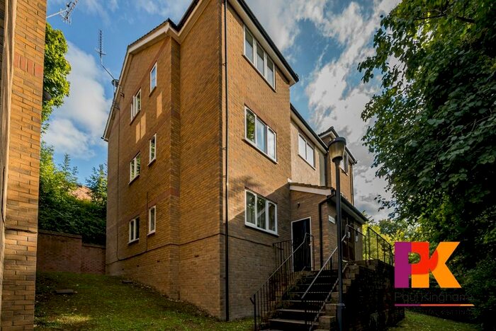 2 Bedroom Property To Rent In Lingfield Close, High Wycombe, HP13