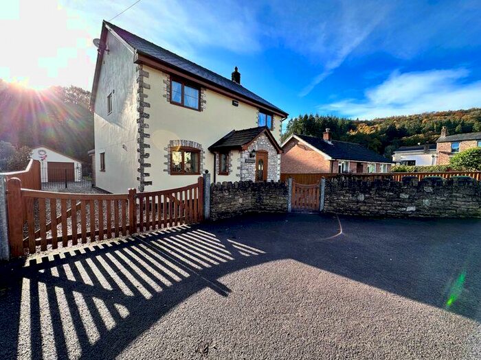 4 Bedroom Detached House For Sale In Lower Road, Cinderford, GL14