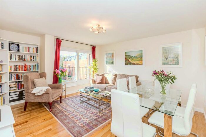 2 Bedroom Apartment To Rent In Alma Court, Clifton, Bristol, BS8