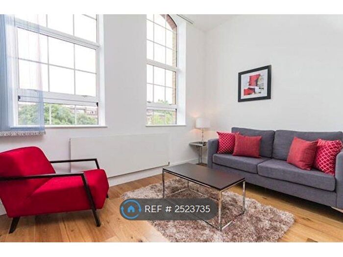 Studio To Rent In Clapham Road, London, SW9