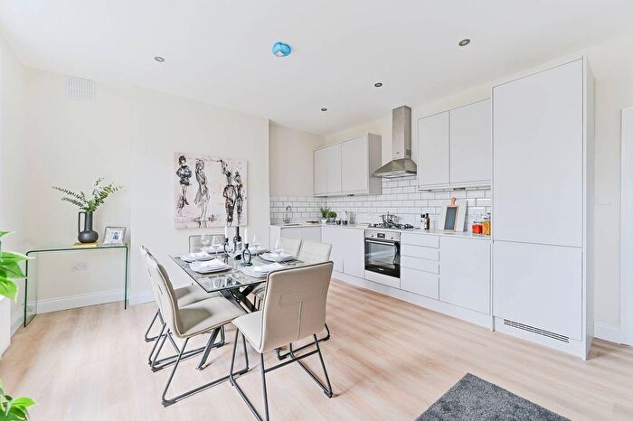 2 Bedroom Flat To Rent In Rockmount Road, Crystal Palace, London, SE19