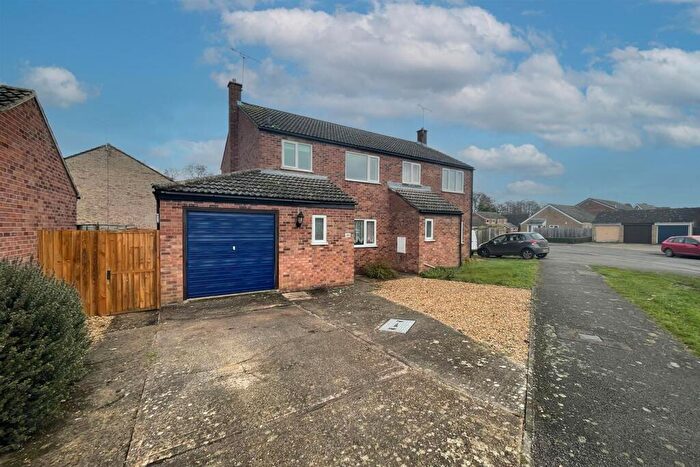3 Bedroom Semi-Detached House To Rent In Malsters Close, Mundford, IP26