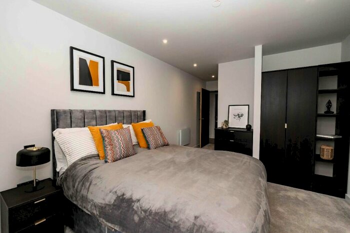 2 Bedroom Apartment To Rent In Parliament Square Crump St, Liverpool, Merseyside, L1