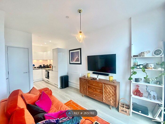 Studio To Rent In The Ring, Bracknell, RG12