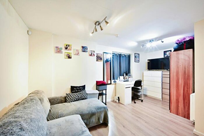 1 Bedroom Flat For Sale In Ashford Road, Maidstone, Kent, ME14