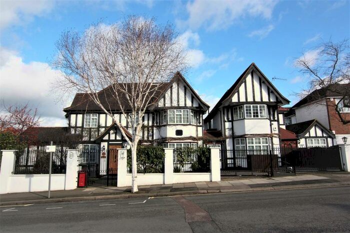 5 Bedroom House To Rent In Western Avenue, Golders Green, NW11