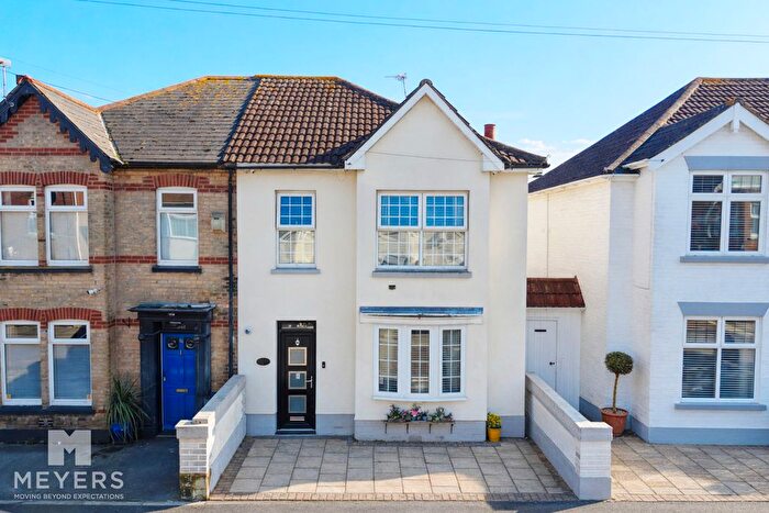 4 Bedroom Semi Detached House For Sale In Gladstone Road, Bournemouth, BH7