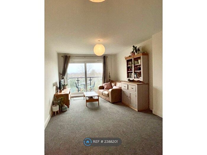 2 Bedroom Flat To Rent In Gisors Road, Southsea, PO4