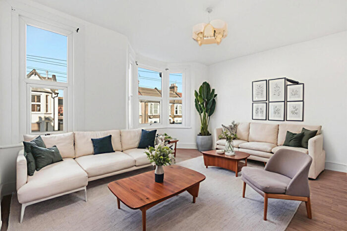 1 Bedroom Flat For Sale In Millais Road, London, E11