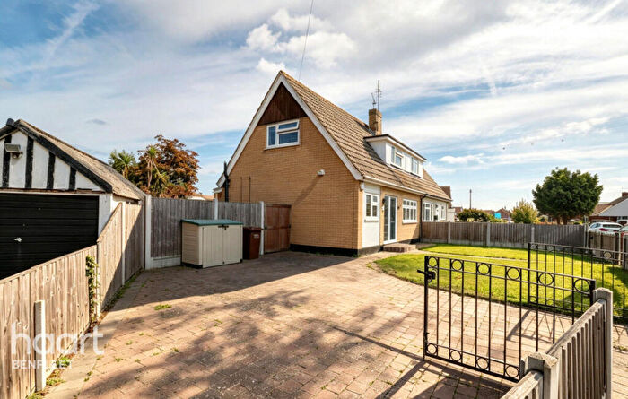 3 Bedroom Semi-Detached Bungalow For Sale In Hawkesbury Road, Canvey Island, SS8