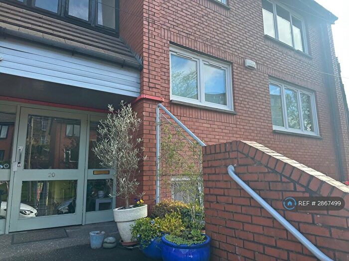 2 Bedroom Flat To Rent In Kelvinside Drive, Glasgow, G20