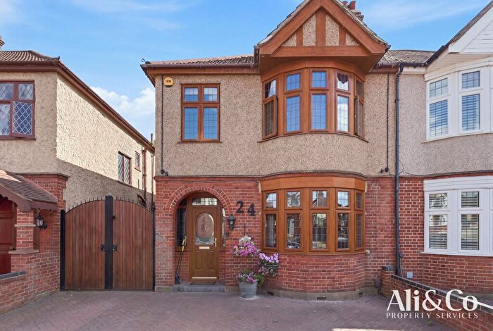 5 Bedroom Semi-Detached House For Sale In Lenmore Avenue, Grays, RM17