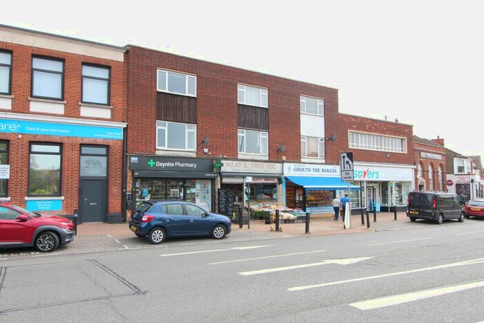 2 Bedroom Flat To Rent In London Road, Hadleigh, Benfleet, SS7