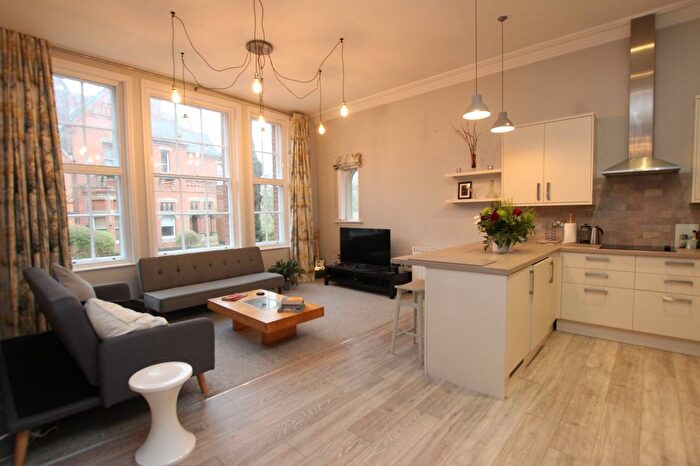 2 Bedroom Flat To Rent In Cavendish Crescent South, Gladstone Court, NG7