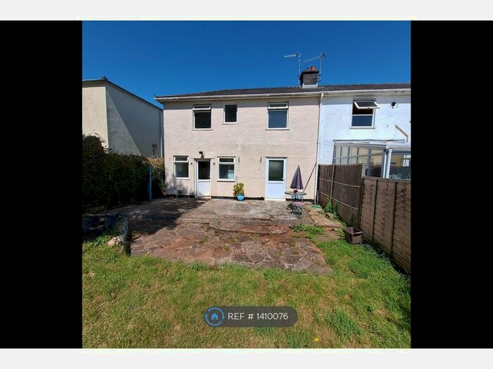 3 Bedroom Semi-Detached House To Rent In Trym Leaze, Bristol, BS9