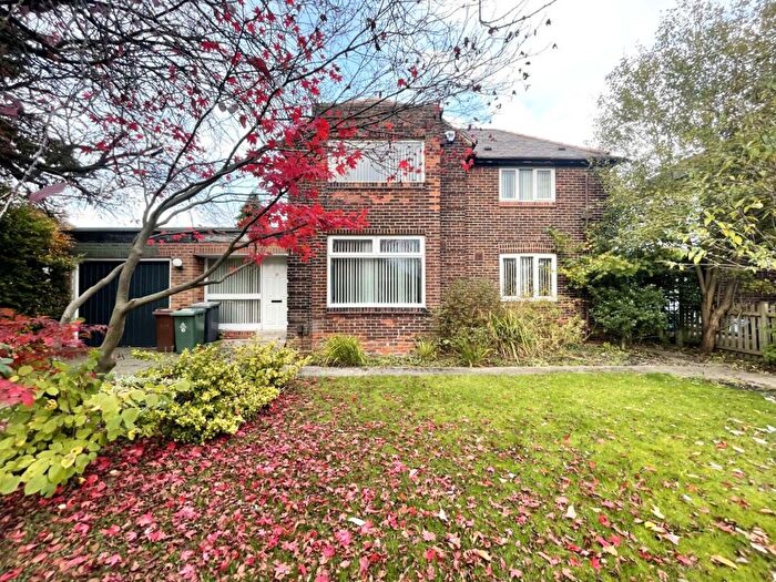 4 Bedroom Detached House To Rent In West Parade, West Park, Leeds, LS16