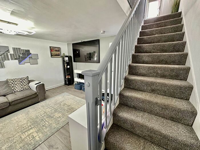 3 Bedroom End Of Terrace House For Sale In Harris Road, Armthorpe, Doncaster, DN3