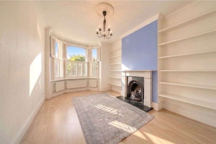 2 Bedroom Flat For Sale In Sandmere Road, London, SW4