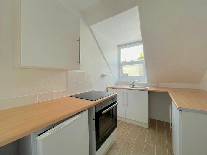 1 Bedroom Flat To Rent In Abbey Road, Torquay, TQ2