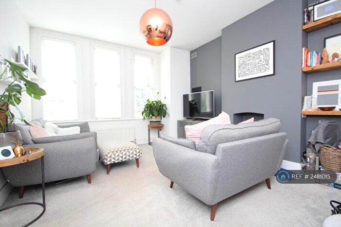 2 Bedroom Flat To Rent In Moreton Road, South Croydon, CR2