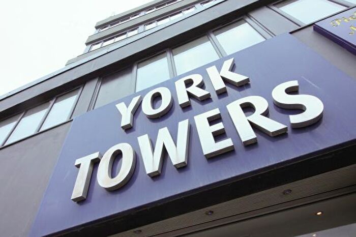 2 Bedroom Apartment To Rent In York Towers, York Rd, Leeds, West Yorkshire, LS9