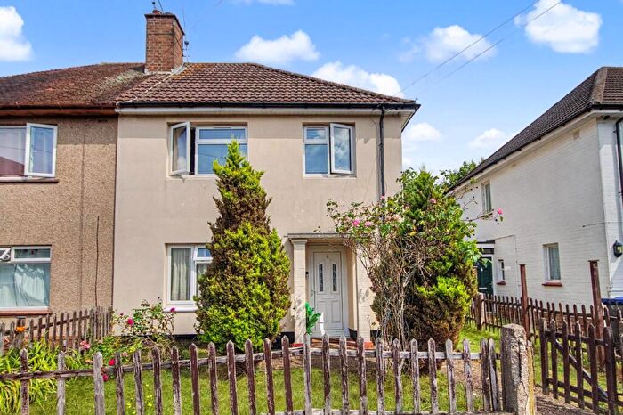 3 Bedroom Semi-Detached House For Sale In Kingsland Close, Northampton, NN2
