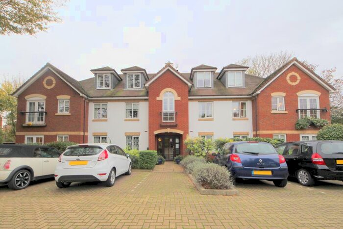 2 Bedroom Flat For Sale In Over S Only. Green Lanes, London, N21