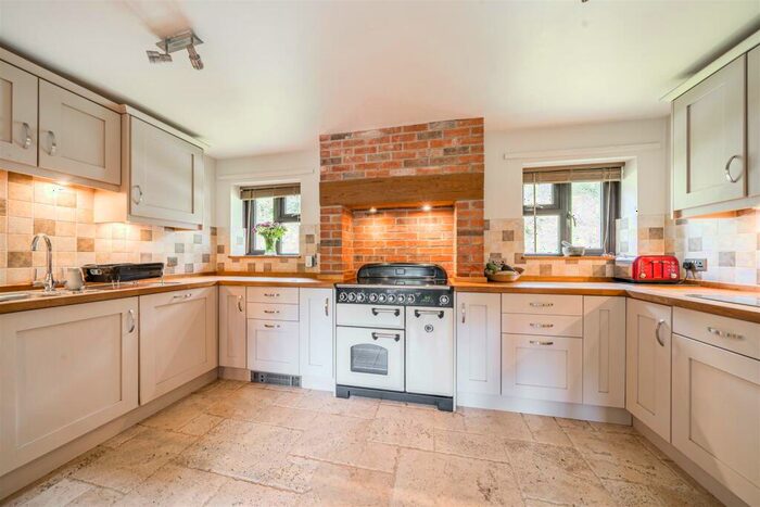 4 Bedroom Detached House For Sale In Martinstown, Dorchester, DT2