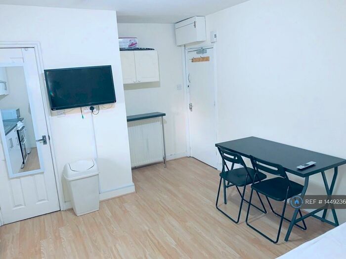 Studio To Rent In Waylen Street, Reading, RG1