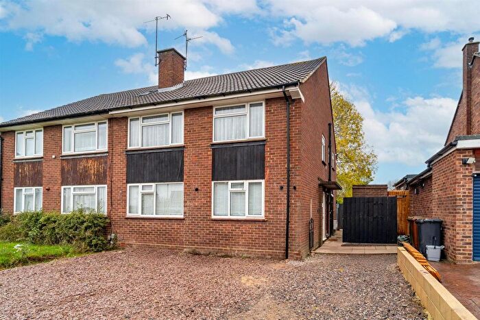 2 Bedroom Property For Sale In Farm Way, Bushey, WD23