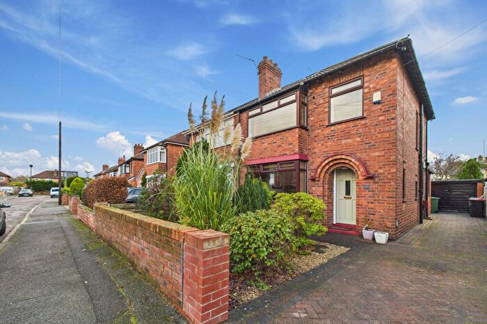 3 Bedroom Semi-Detached House For Sale In Lincoln Drive, Chester, CH2