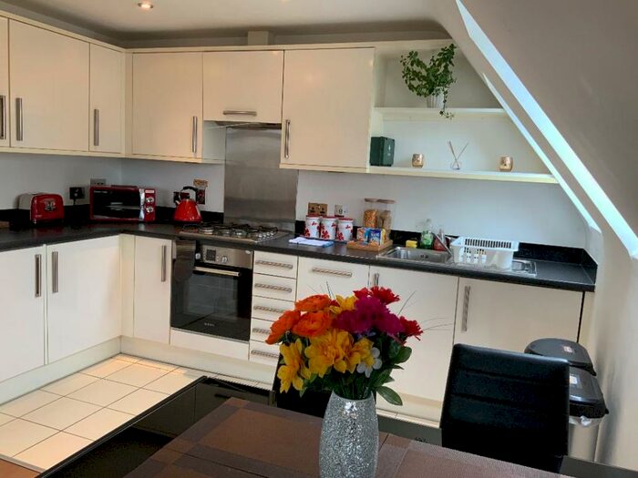 2 Bedroom Apartment To Rent In Templeton Court, Headington, OX3