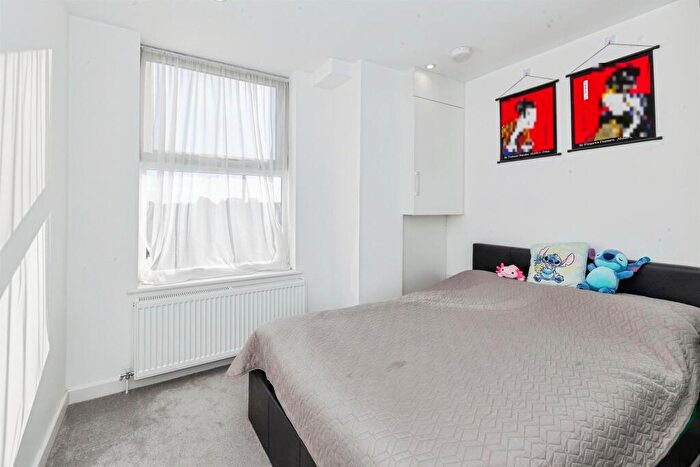 2 Bedroom Flat For Sale In High Street, Slough, SL1