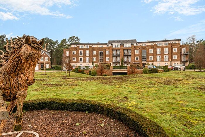 2 Bedroom Flat For Sale In Kingswood, Ascot, SL5