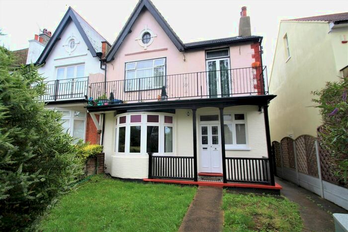 3 Bedroom Flat To Rent In Cossington Road, Westcliff-On-Sea, SS0