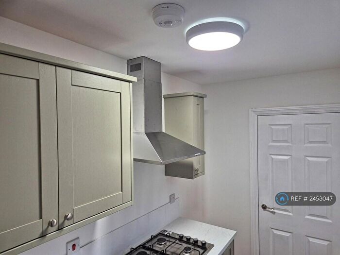 1 Bedroom Flat To Rent In Northern Road, Slough, SL2