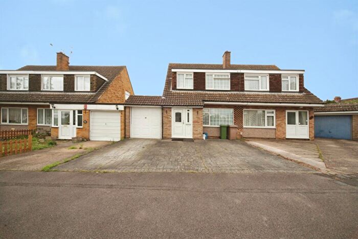 3 Bedroom Semi Detached House For Sale In Ketton Close, Luton, LU2