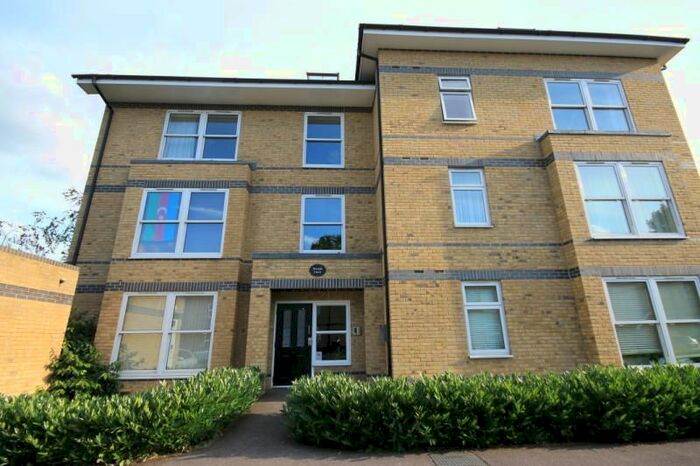2 Bedroom Flat To Rent In Vicarage Road, Egham, Surrey, TW20